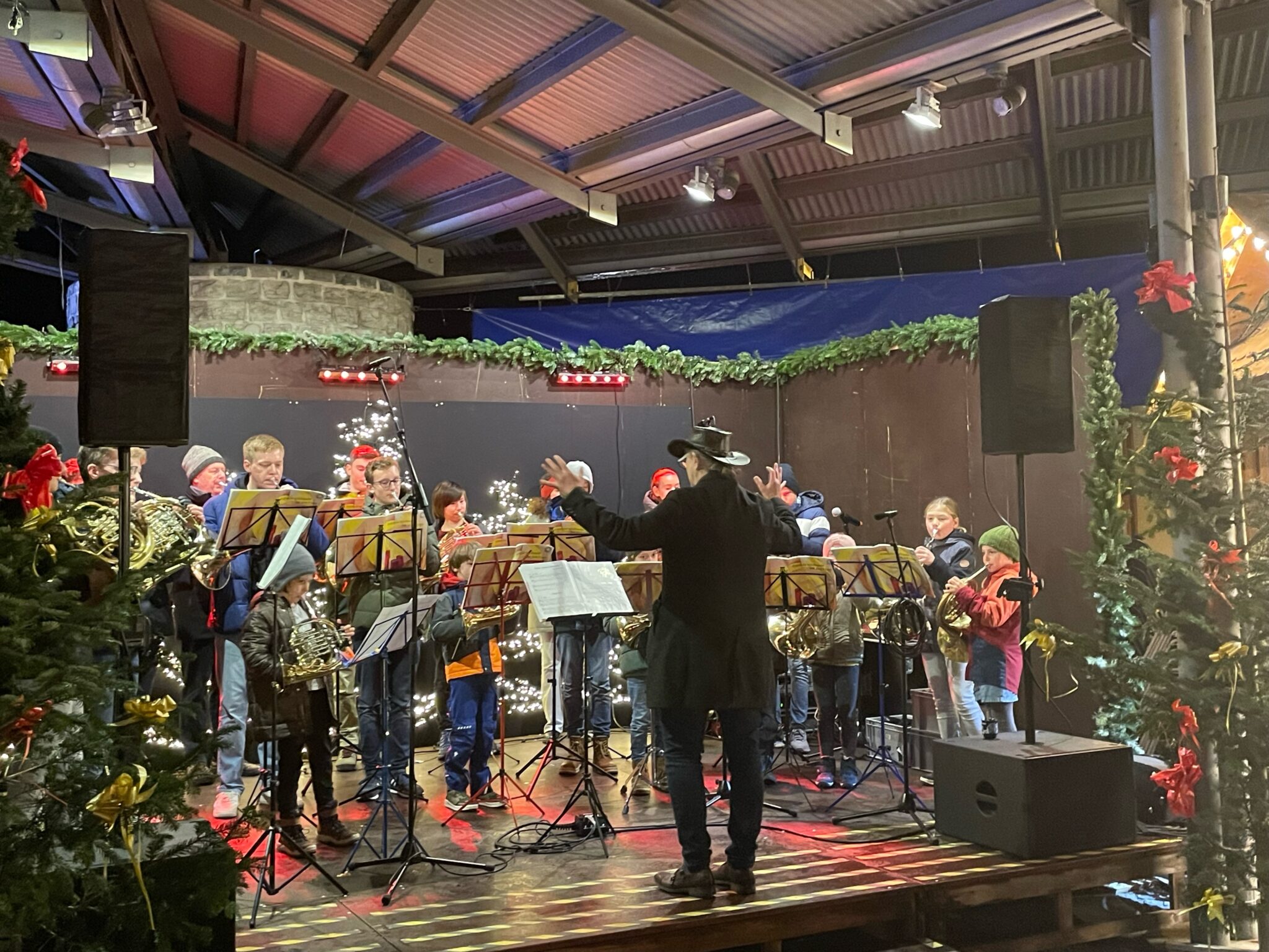 MuKs-Hornensemble auf dem Weihnachtsmarkt