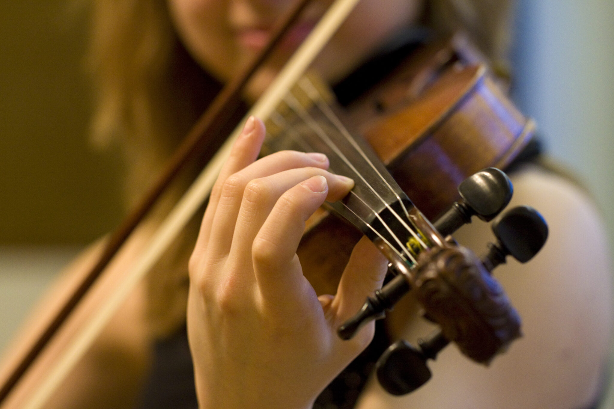 „Saitenklang - Erster Auftakt“ – Klassenvorspiel Sophia Hartmann und Leon Werner